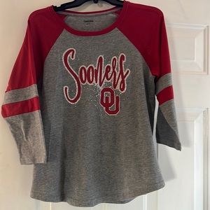 OU Sooner t-shirt. Gray with crimson red. 3/4 sleeve size Large
